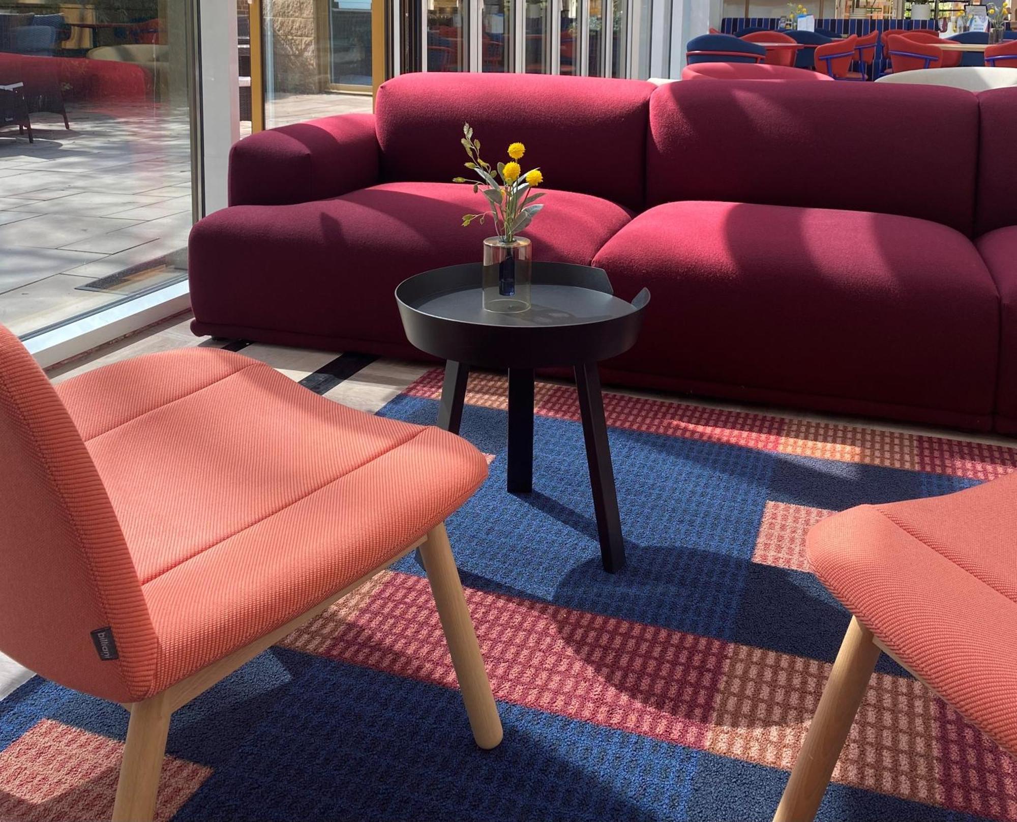 Holiday Inn Express Windsor By Ihg Екстериор снимка
